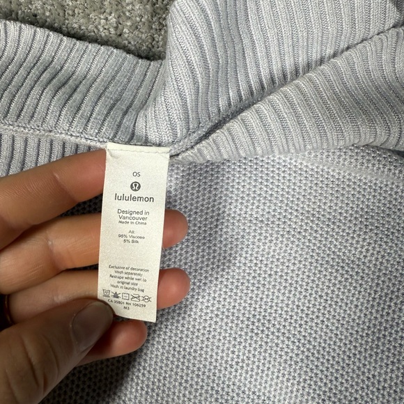 Lululemon Athletica Women's Foward Flow Pink
Poncho Woven Silk Cape OS - Picture 2 of 6